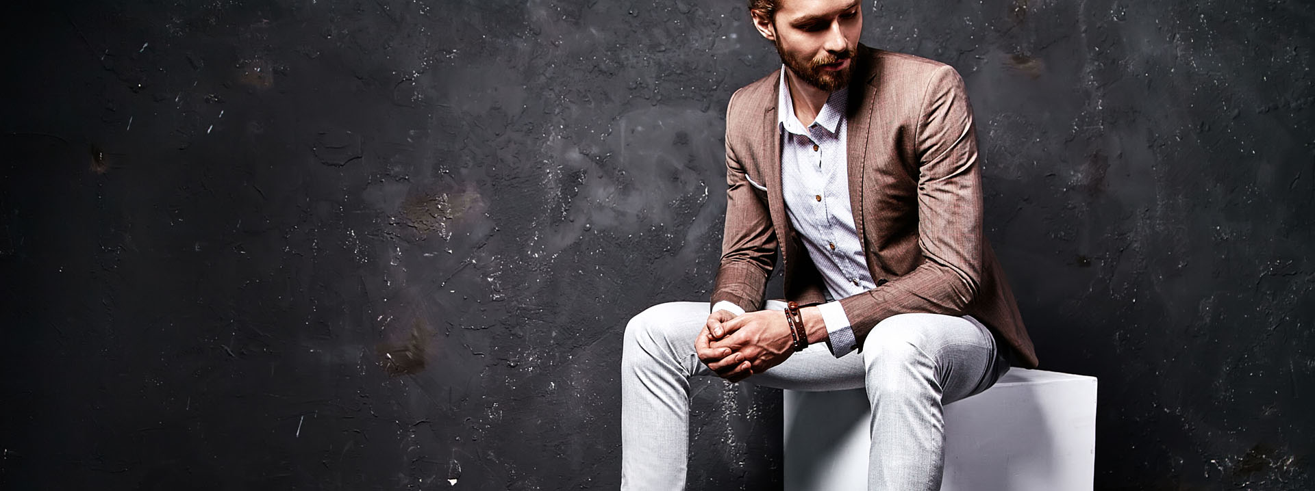 Fiorenzo campaign: relaxed tailoring with a textured jacket
